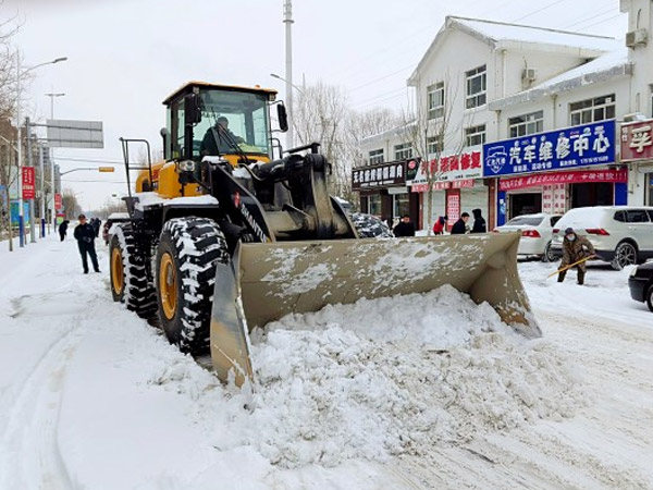 除雪保畅，凯发国际天生赢家,凯发K8国际官网入口,k8凯发天生赢家一触即发人生铁肩道义勇担重任！